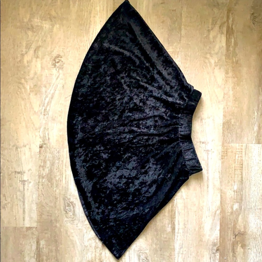 Black medium size skirt.